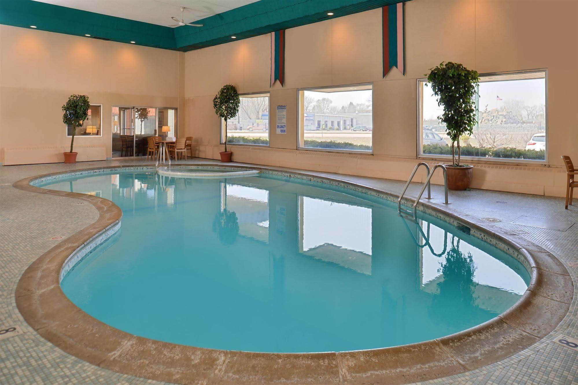 Americas Best Value Inn And Suites St. Cloud Saint Cloud Exterior photo